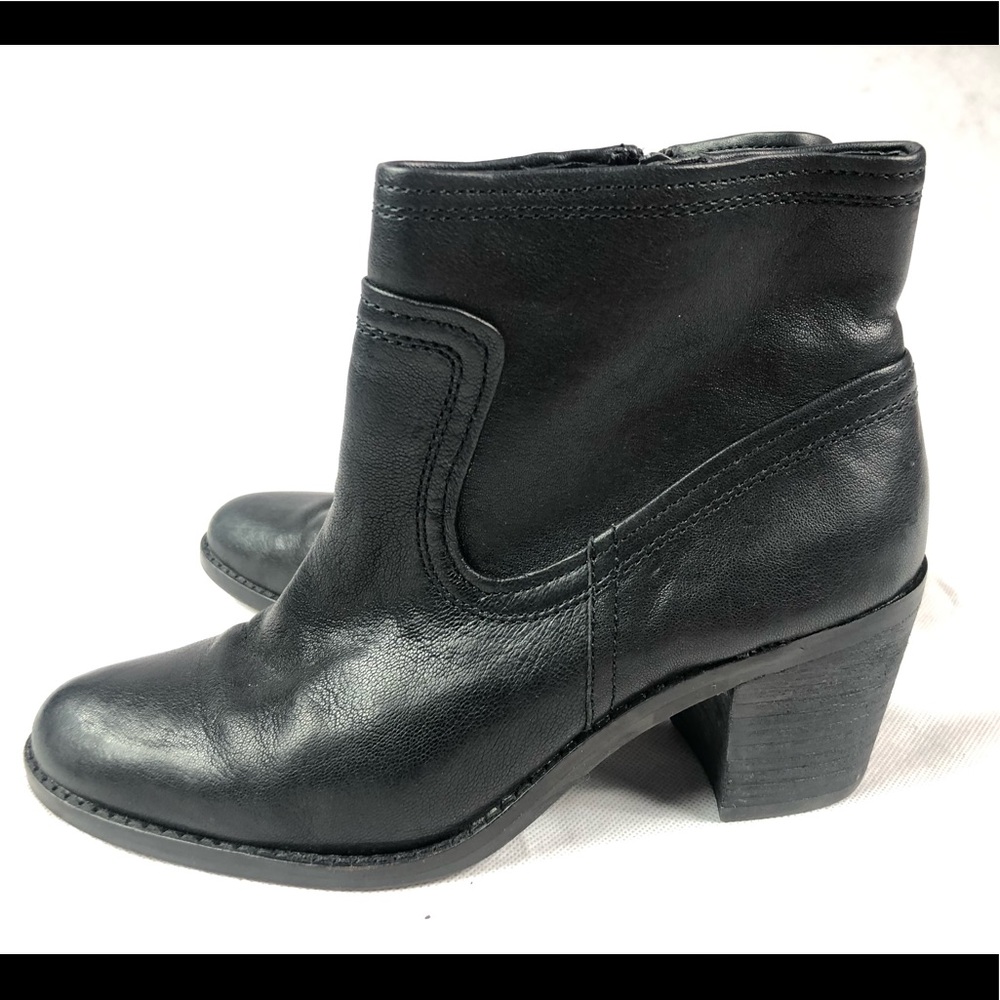Arturo Chiang black leather ankle boots size 7